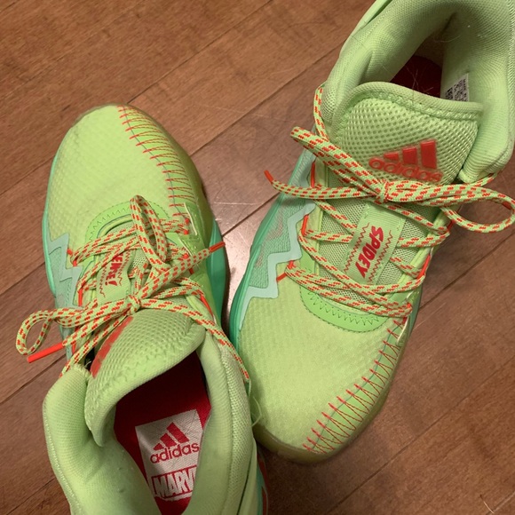 Limited edition Spider-Man adidas running shoes - Picture 1 of 6